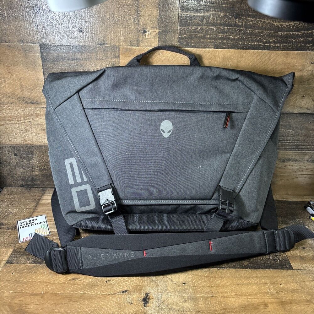 Mobile Edge Alienware 17.3" Screen Device Carrying Case Messenger Bag AWA51MB17